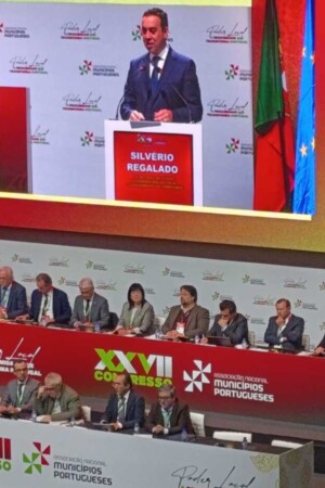 Governo “confia nos autarcas” e quer reuniões mensais com nova direção da ANMP